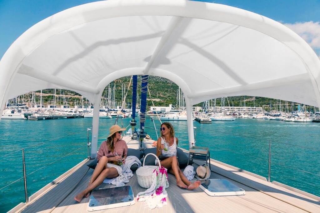 Bimini ML yacht with two crew